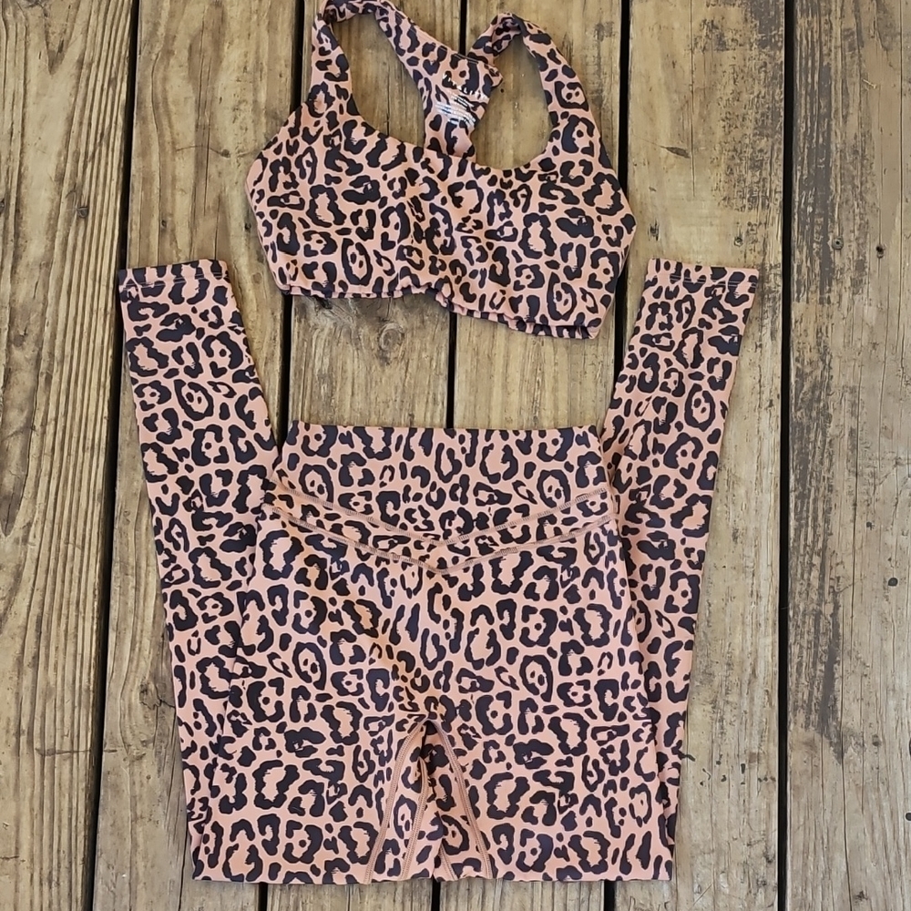 Chic Leopard Print Activewear Set